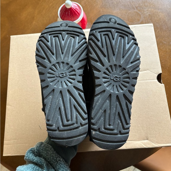 UGG Classic Ultra Mini Boots Black - Picture 9 of 9